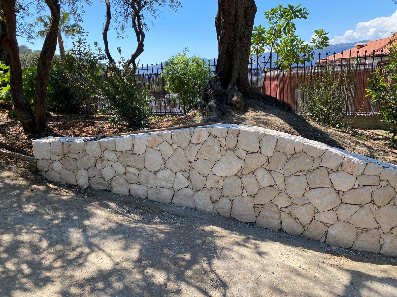 Outdoor con finiture in pietra